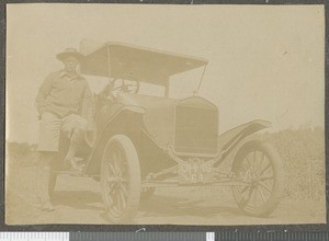 Dr Irvine and mission transport, Tumutumu, ca.1920