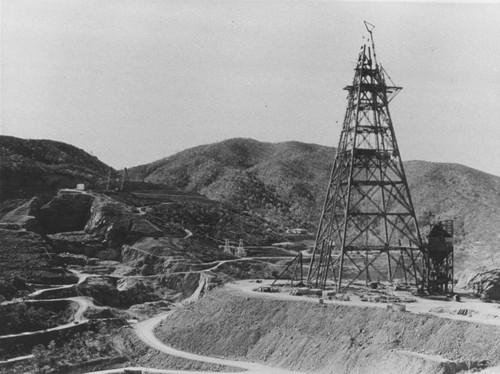 Cableway head tower, Shasta Dam construction