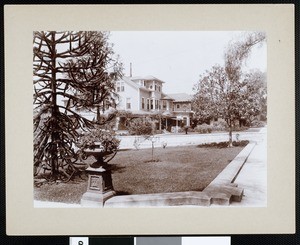 Exterior of the Evanston Inn in Pasadena, ca. 1907