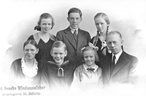Carl Bindslev and family. From upper left:Ragnhild Bindslev, Asger Bindslev, Margrethe Bindslev