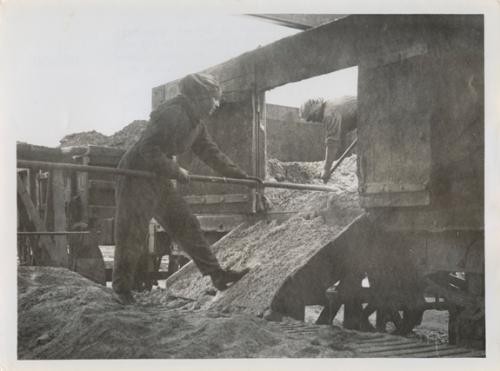 Photograph of female cement workers in Scotland during World War I
