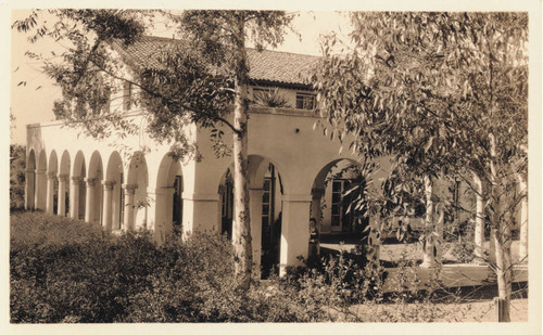 Bertha Harton Orr Hall - Colonnade