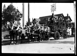 Chamber of Commerce horse-drawn float for the Pasadena Flower Parade, 1911