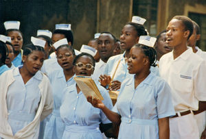 Nordveststiftet, Tanzania. Hospitalstaben i Ndolage synger fællessang, 1997