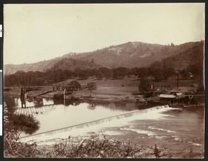Dam and bridge in Roseburg, Oregon