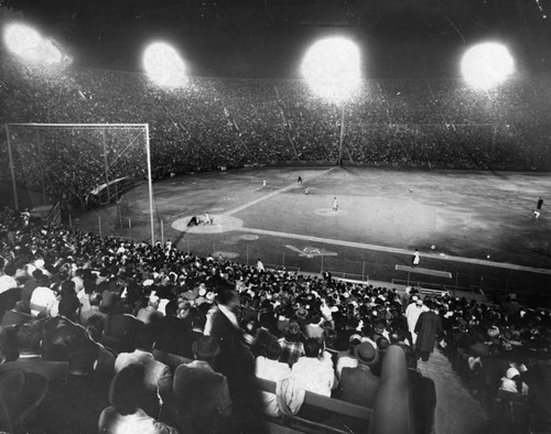 Dodgers playing Cubs at Coliseum