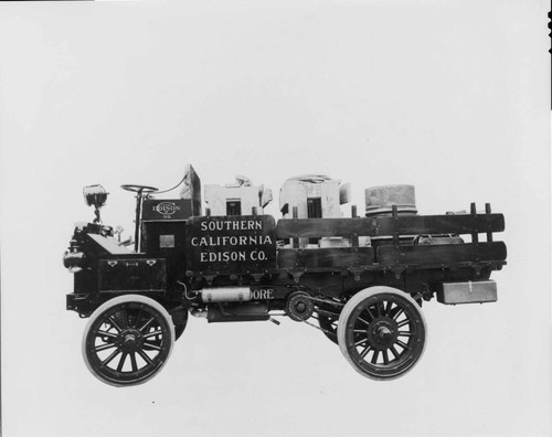 A Southern California Edison Co. truck