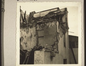 Accra earthquake 1939: Upper part of a house which has collapsed