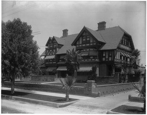 Large residence of Alfred Solano on Figueroa Street at the corner of Twenty-fourth Street?, Los Angeles