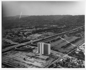 Aerial view looking north down the San Diego Freeway (US-405) from Wilshire Boulevard. Federal Building at the Veterans Administration. Across Wilshire Boulevard is the Los Angeles National Cemetery