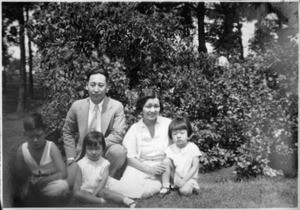 Hahn Jang Ho, Soon Bohk Hur, Richard & Selma Hahn and another girl