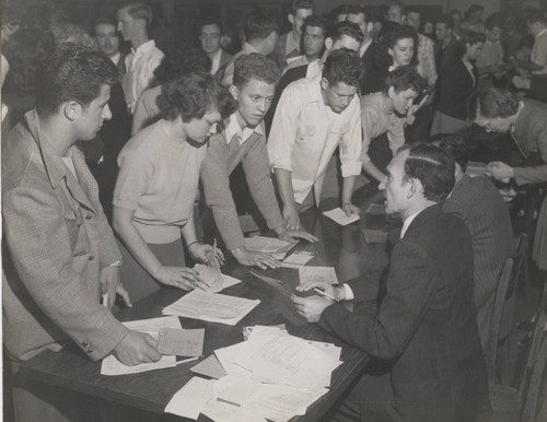 Registration day at Pepperdine College, 1946