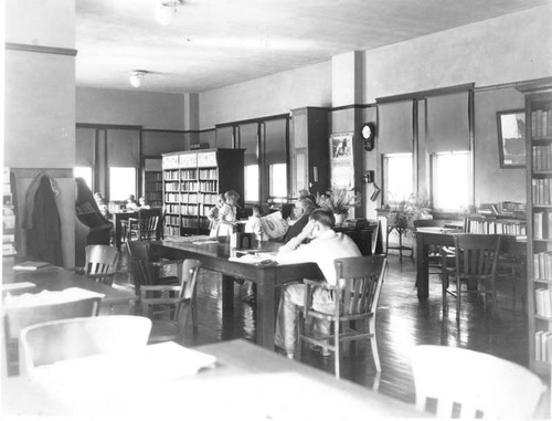 Dinuba Branch library, interior reading room