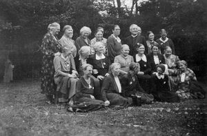 Female circuit assignment 25th anniversary at Nyborg Strand 1938. Former and home being mission