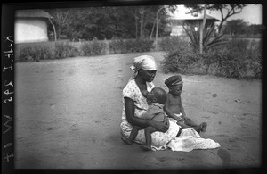 African woman with her children, Africa, ca. 1933-1939