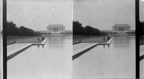 Looking West over Reflecting Pool to Lincoln Memorial, Wash., D.C