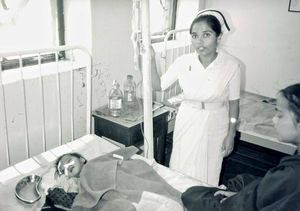 UMN Nepal, Tansen Mission Hospital, 1986. En dreng på 7 måneder lider af væskemangel