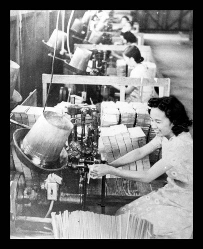 Women making strawberry baskets at Florin Basket Factory