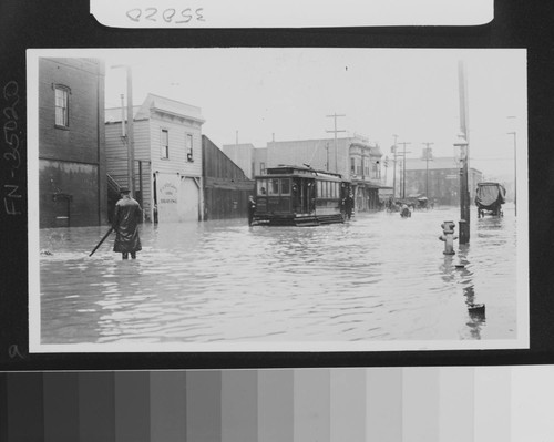 Winter floods--16th [Sixteenth] & Folsom Sts. 1906