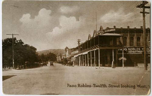 Paso Robles - Twelfth Street looking West