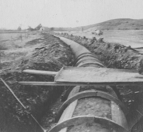 Santa Ana Valley Irrigation Company (SAVI) pipeline construction, Orange, California, 1910