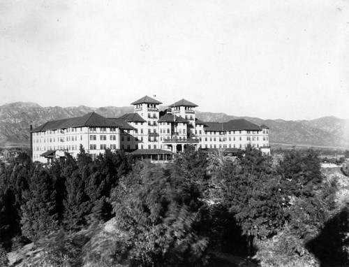 Second Raymond Hotel, Pasadena