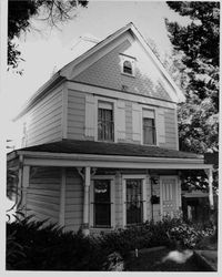 1895 Queen Anne cottage house in the Pitt Addition, at 568 Petaluma Avenue, Sebastopol, California, 1993