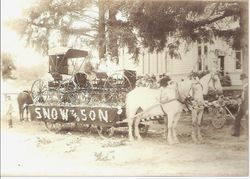 Snow and Son wagon with the Snow children in the wagon on a float at the July 4, 1900 parade in Sebastopol