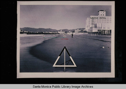 Santa Monica tide studies showing high tide targets and the Grand Hotel with tide at 2.0 feet at 9:57 AM on December 1, 1938