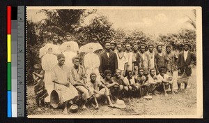 Missionary sisters standing with mission workers, Congo, ca.1920-1940