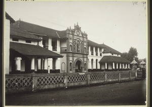 "Malabar Mission High School, Tellicherry." - "Ecole Supérieure de la Mission a Tellicheryy (Indes)."