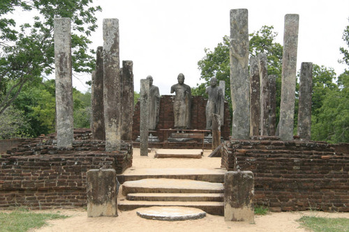 Image house (Pichchamal vihāraya): Standing Buddha statues