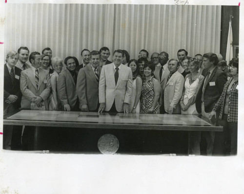 Governor Reagan surrounded by the participants in the seminar