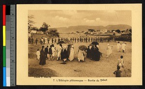 People watching a line of armed men marching, Ethiopia, ca.1920-1940