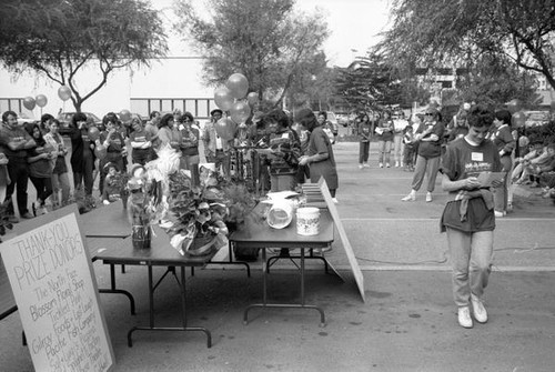 1986 y-Walk participants receive prizes