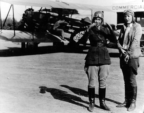 Elinor Smith and Bobbi Trout at Van Nuys Airport on Nov. 27, 1929