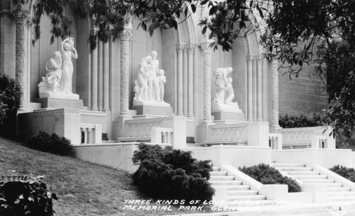 Forest Lawn's Mausoleum statues