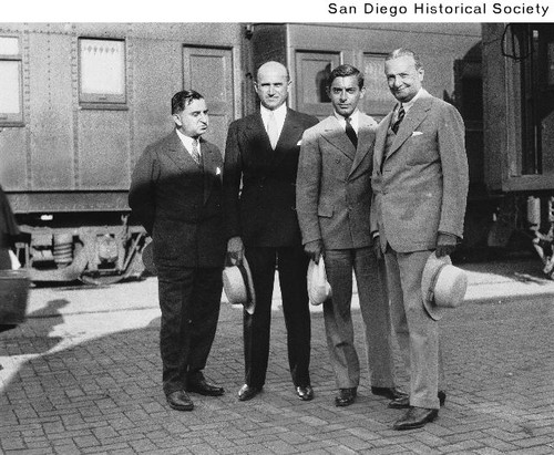 Harold B. Franklin, Samuel Goldwyn, Eddie Cantor, and Floren z Ziegfeld standing in front of a railroad car
