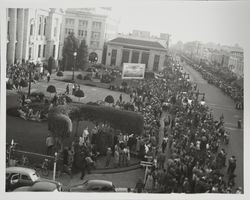 1947 Admission Day Parade in Santa Rosa, California with a crowd gathered along Fourth Street, looking west from the Courthouse