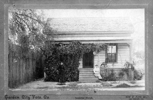 Santa Ana home labeled: "Our house on First Street between Spurgeon and French"