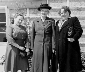 Landsmødet 1949 i Fredericia. Færøske gæster: frk. Joensen, fru Guttesen og frk. Mikkelsen