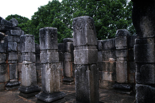 Nālanda "Gedigē" shrine (image house) and stupa (ruins): mandapa (vestibule) of shrine: pillars