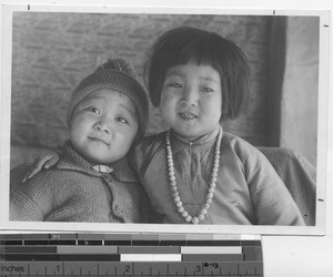 Two little girls from Pengyang, China, 1938