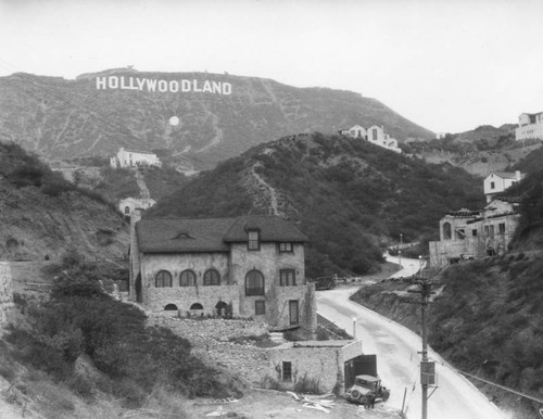 Homes set in Hollywood hillside