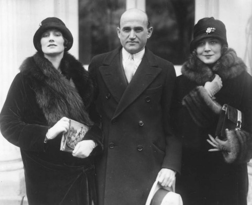 Samuel Goldwyn with Frances Howard and Vilma Banky
