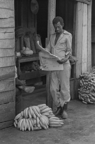 A man reading the newspaper, Barbacoas, Colombia, 1979