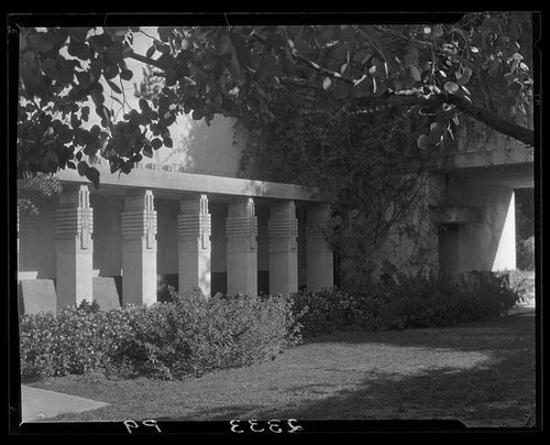 Hollyhock House colonnade, Barnsdall Park, Los Angeles, 1929