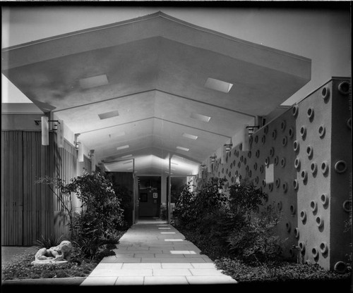 Baum, Dr., residence. Front entry way and Exterior