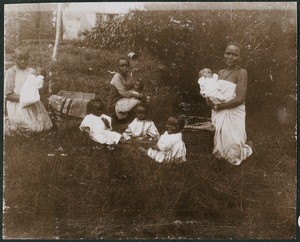Three African nannies with babies and small children, Tanzania, ca.1900-1914