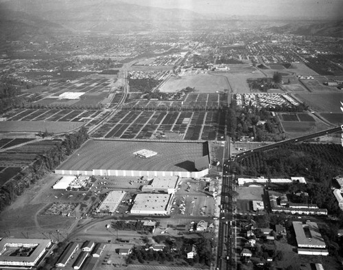 Azusa Foothill Drive-In, Azusa, looking east